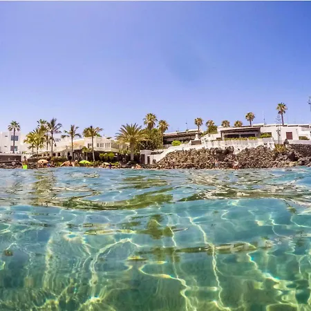 Apartment Relax & Pool Next To The