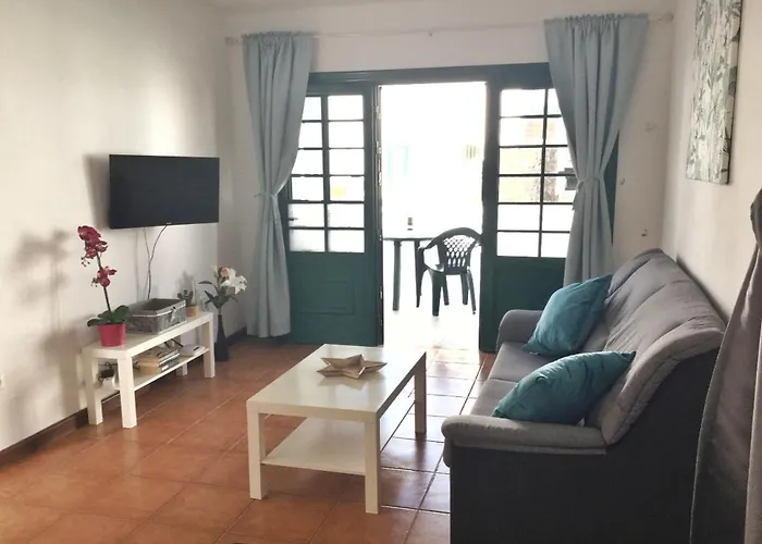 Relax & Pool Next To The 卡门港