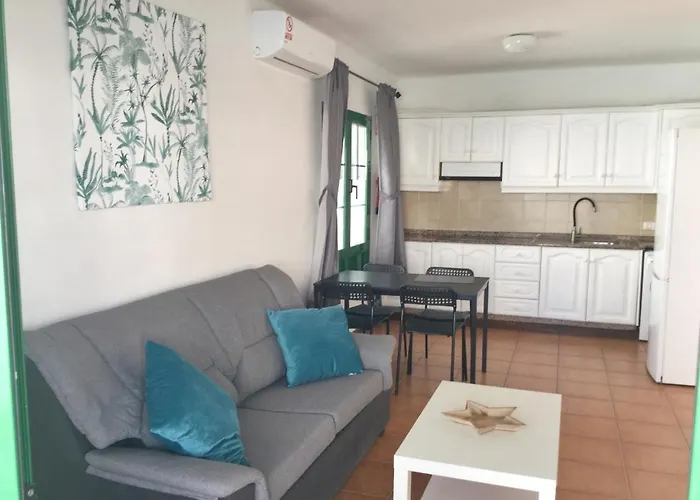 Relax & Pool Next To The Apartment Puerto del Carmen (Lanzarote)